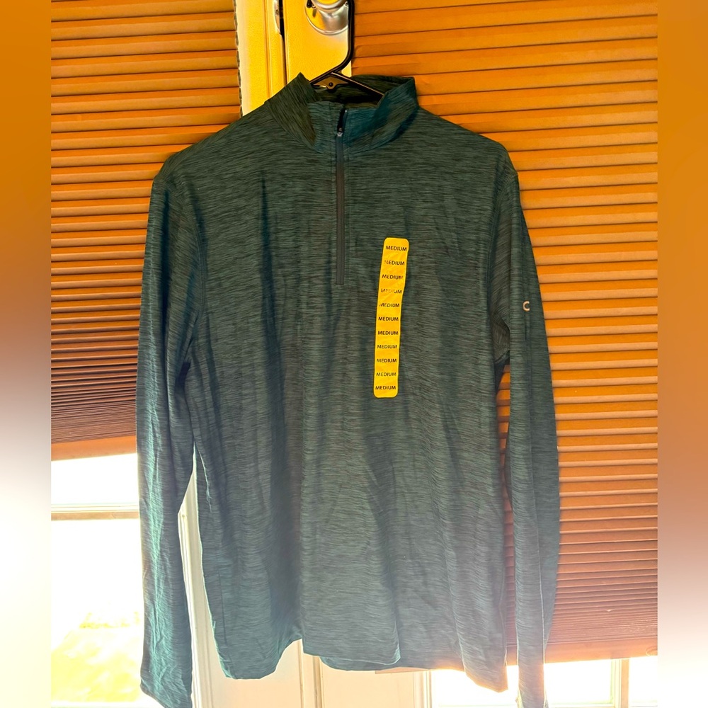 Men’s Gapfit long sleeve, size medium, NWT, green and black
